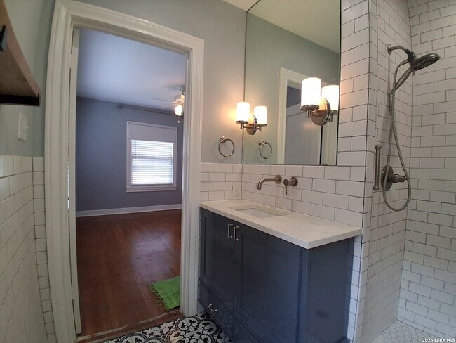 Building Photo - 315 W Ridgewood Ct