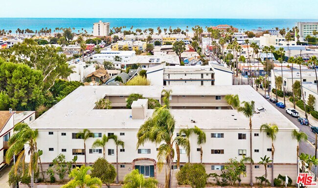 Primary Photo - 2002 4th St