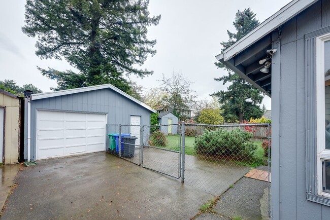 Building Photo - 3 bedroom SE Portland Home.