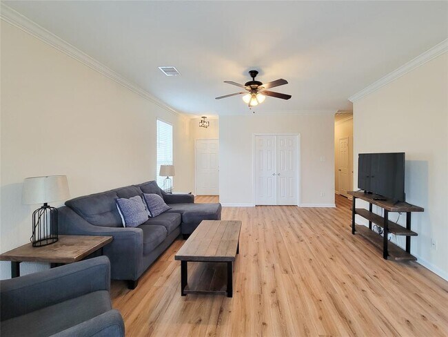 Building Photo - 1610 Pointe Leone