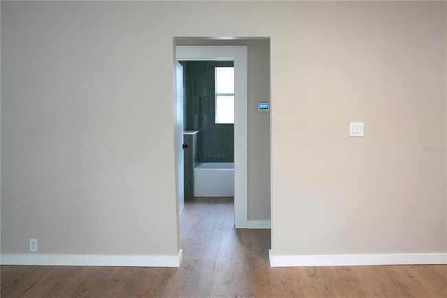 Building Photo - 1221 E Osborne Ave