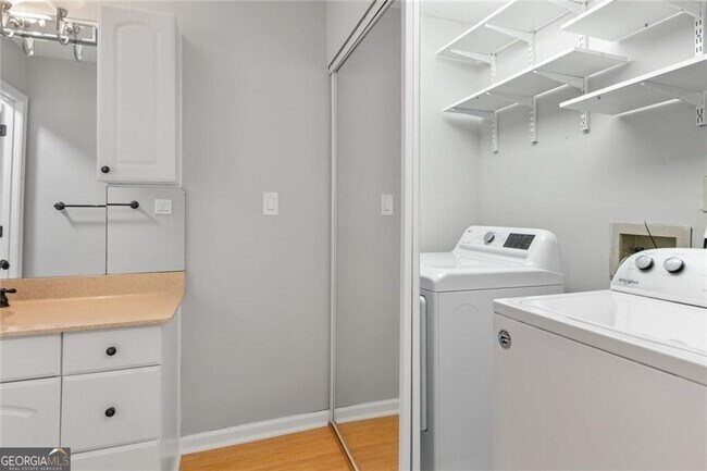 Building Photo - 1110 Pine Heights Dr NE