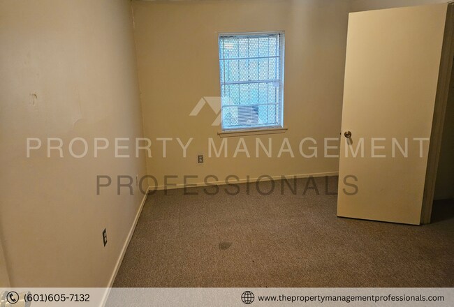 Building Photo - Cute in a cul de sac