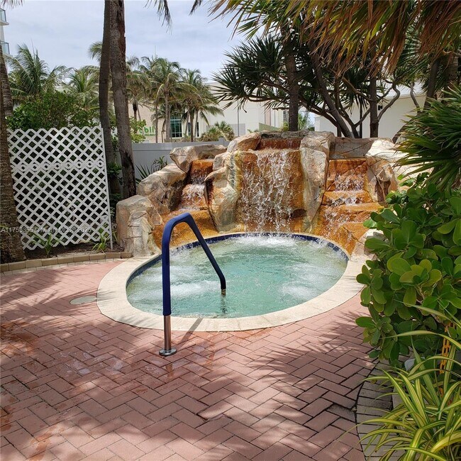 Building Photo - 3001 S Ocean Dr