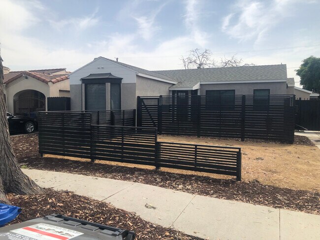 Building Photo - 3956 Olmsted Ave