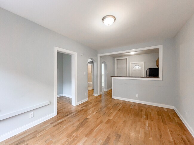 Building Photo - 4424 N Wolcott Ave