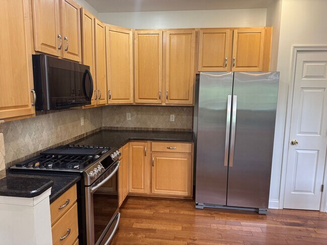 Building Photo - Brentwood 4BR Home