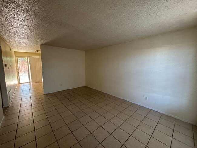 Building Photo - 2010 Cedarhill Dr