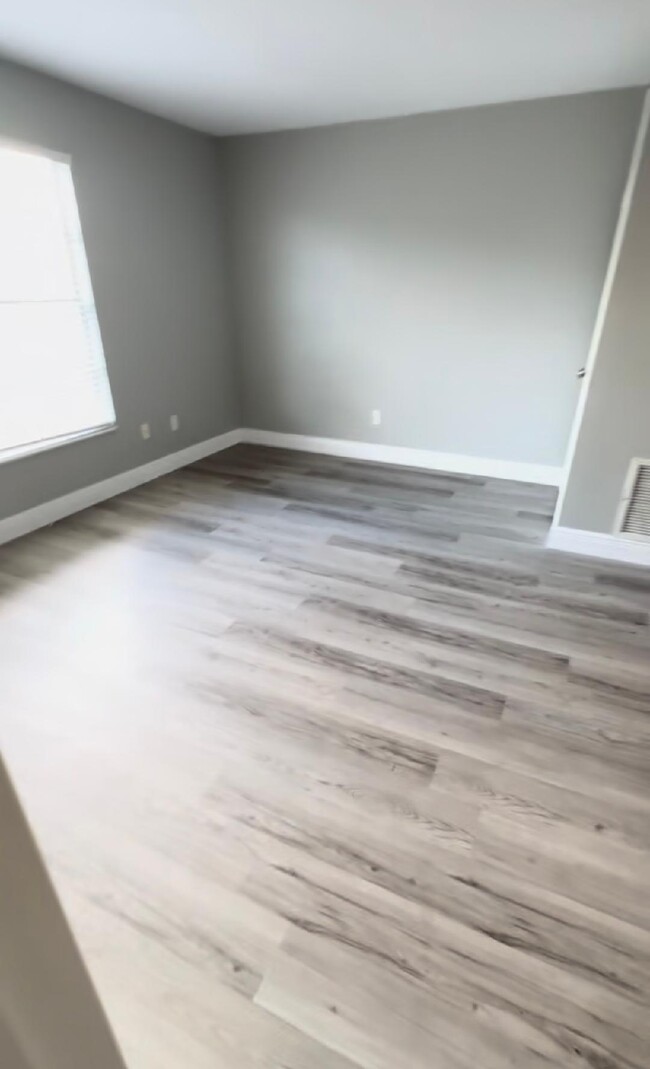 Building Photo - 2865 Kirby Cir NE