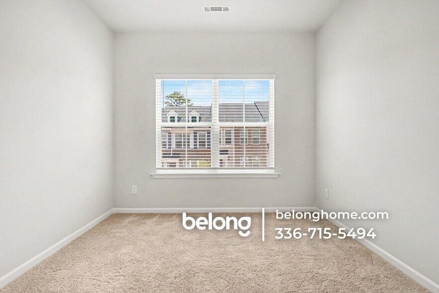 Building Photo - 240 Chesapeake Cmns St