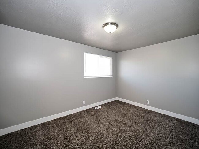 Building Photo - 3064 W Beaver Cir