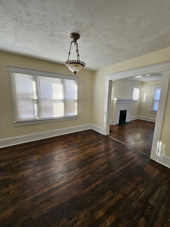 Building Photo - 2 BR near Uptowne High Point!!!