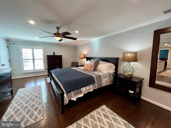 Building Photo - 909 St Stephens Rd