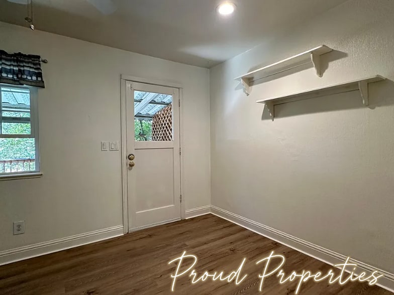 Building Photo - 2748 Tunnel St