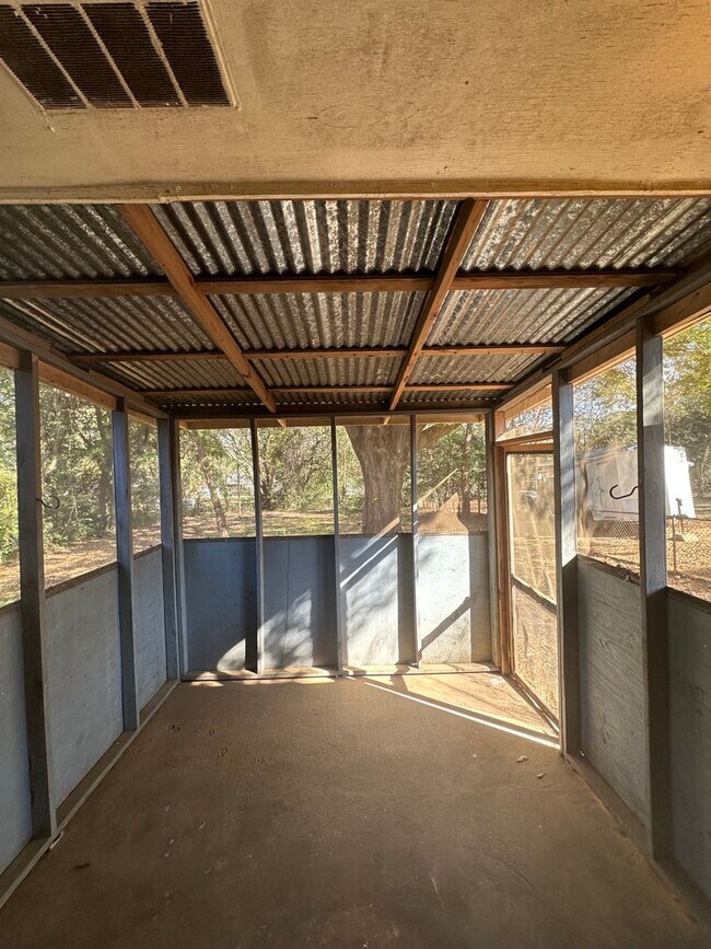 Building Photo - 412 Fieldbrook Dr