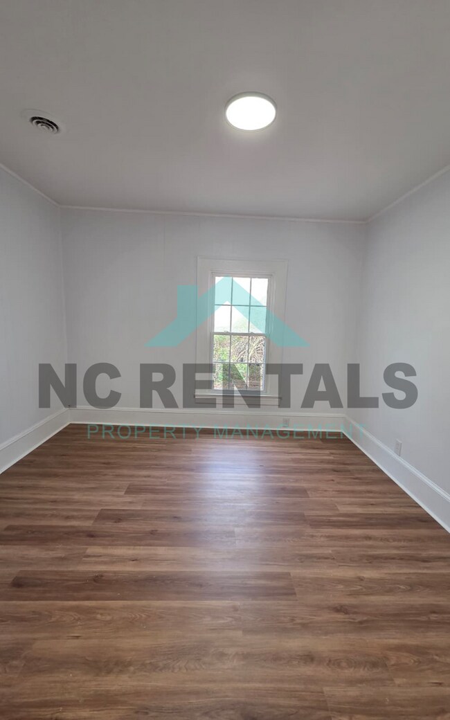 Building Photo - 204 N 6th Ave