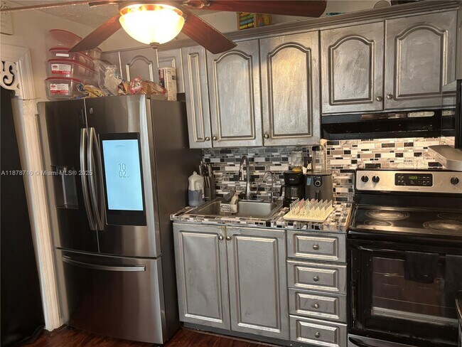 Building Photo - 6329 Fletcher St