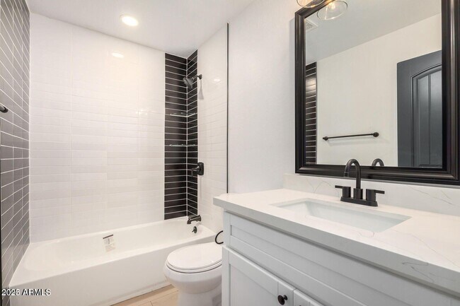 Building Photo - 429 E Greenway Dr