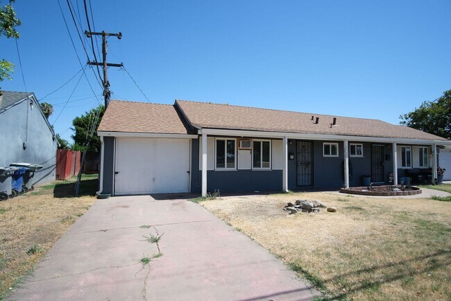 Building Photo - 1207-1209 Merced Avenue