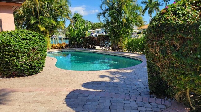 Building Photo - 638 S Owl Dr