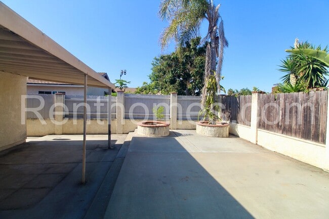 Building Photo - 10952 Parkdale Ave