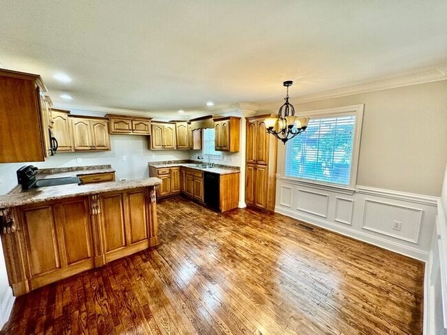 Building Photo - Home available in popular area