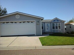 Building Photo - Great 3 Bedroom Ranch Style Home in low maintenance community!