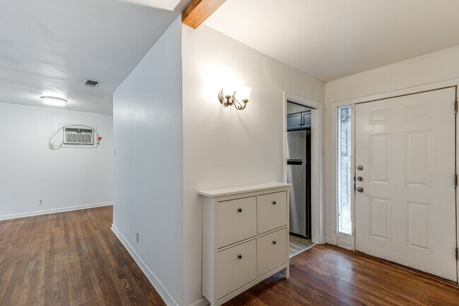 Building Photo - 354 Brettonwood Dr