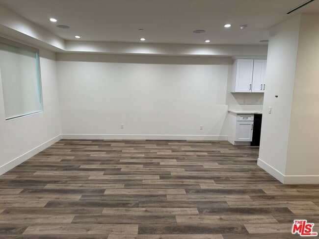 Building Photo - 621 Huntley Dr