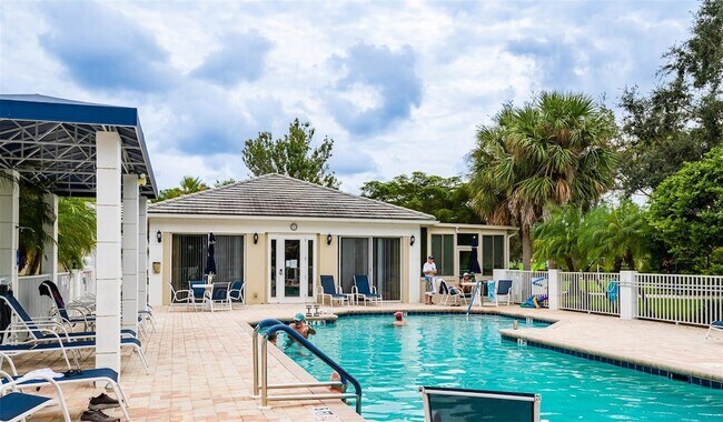 Building Photo - 815 Montrose Dr