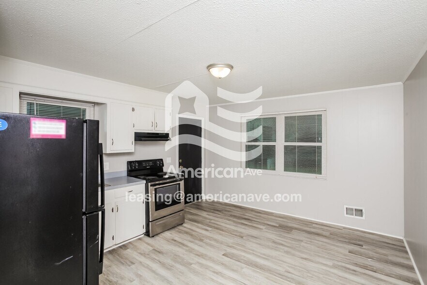 Building Photo - 2409 CoCo Rd