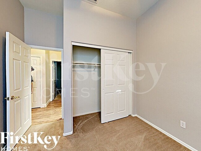 Building Photo - 13702 W Tara Ln