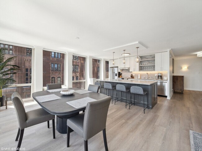 Building Photo - 111 E Chestnut St