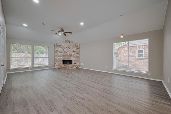 Building Photo - 2339 Loyanne Dr