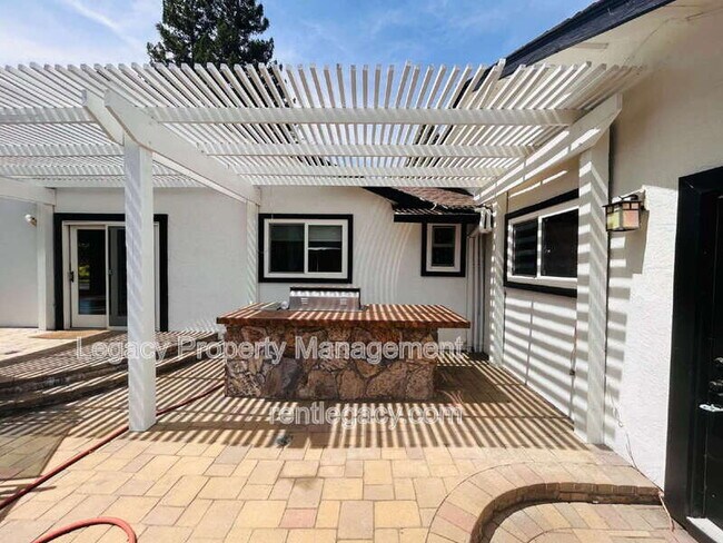 Building Photo - 1163 Gamay Dr