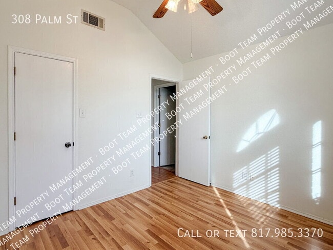 Building Photo - 308 Palm St