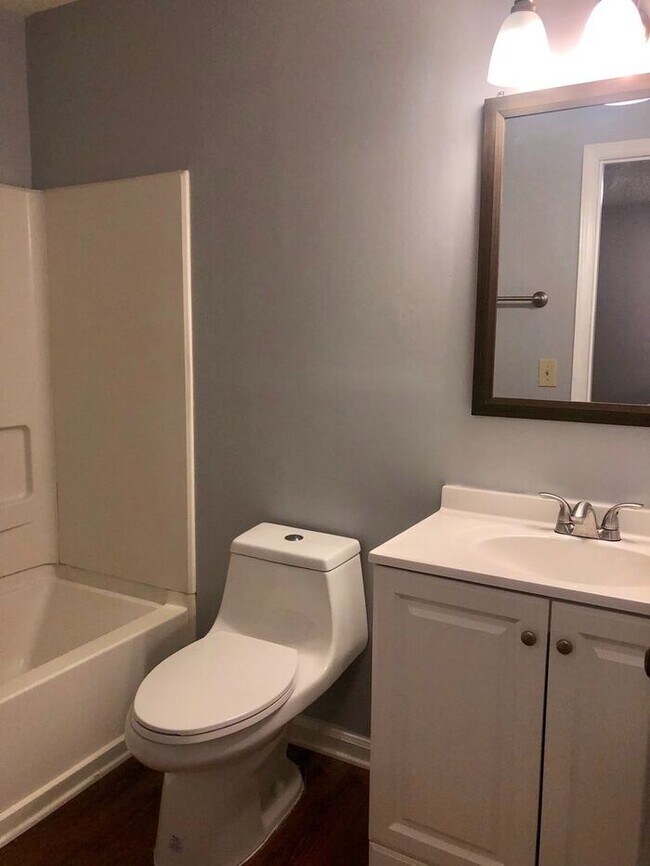 Building Photo - 4115 Bloomdale Dr