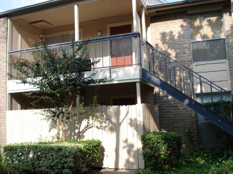 Building Photo - 8201 Richmond Ave.