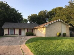 Building Photo - 1621 Lorraine Dr