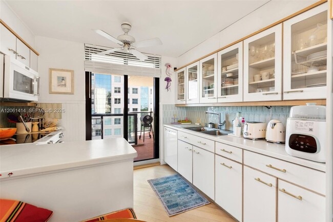 Building Photo - 2575 S Bayshore Dr