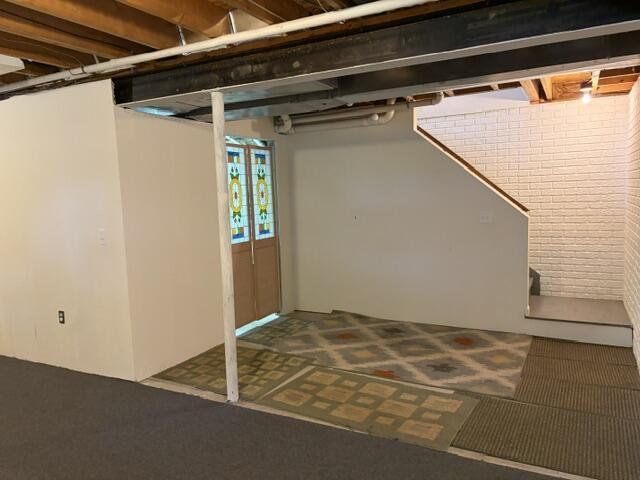 Building Photo - 328 N Pointe Dr