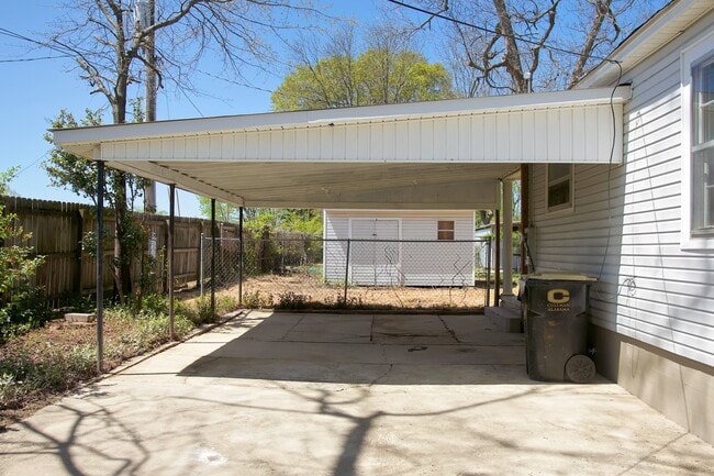 Building Photo - 305 Hickory Ave SW