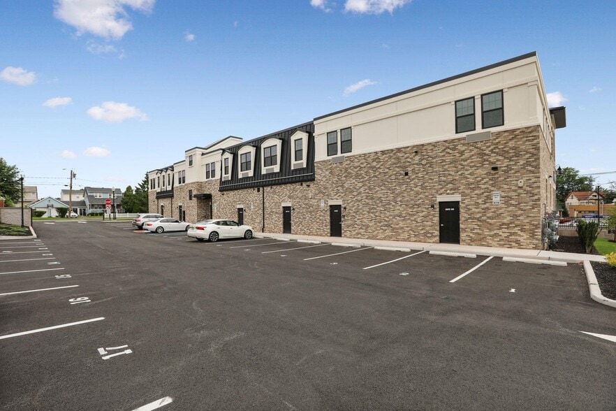 Building Photo - 110 Market St