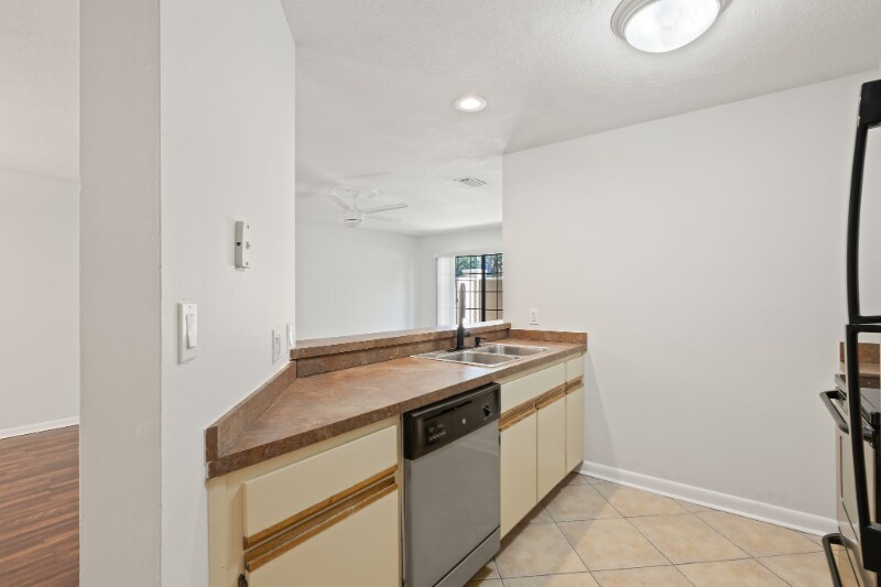 Building Photo - 210 S Habana Ave