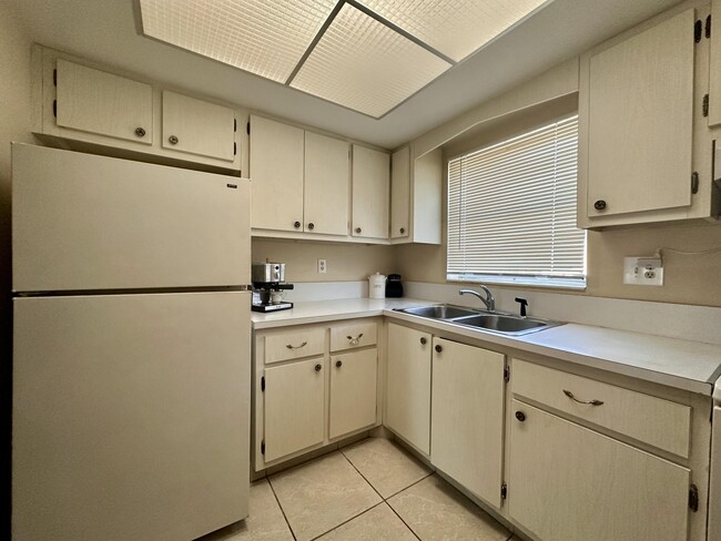Building Photo - 2842 Crosley Dr W