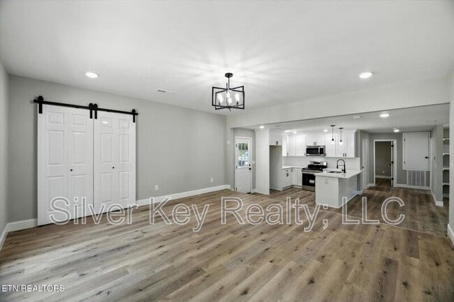 Building Photo - 1309 Summit St