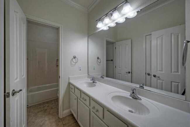 Building Photo - 7216 Via Correto Dr