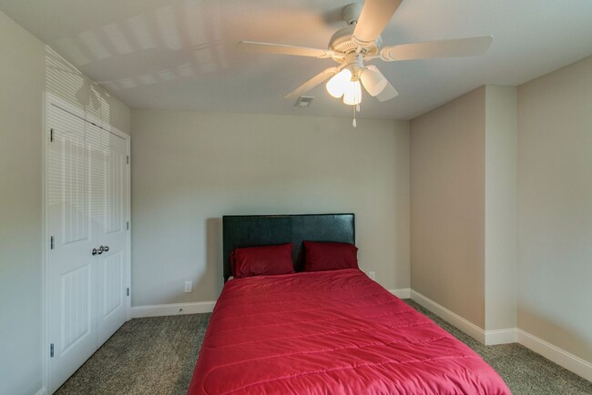 Building Photo - 1132 Eagle's View Dr