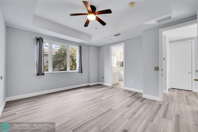 Building Photo - 1902 Coral Heights Ct