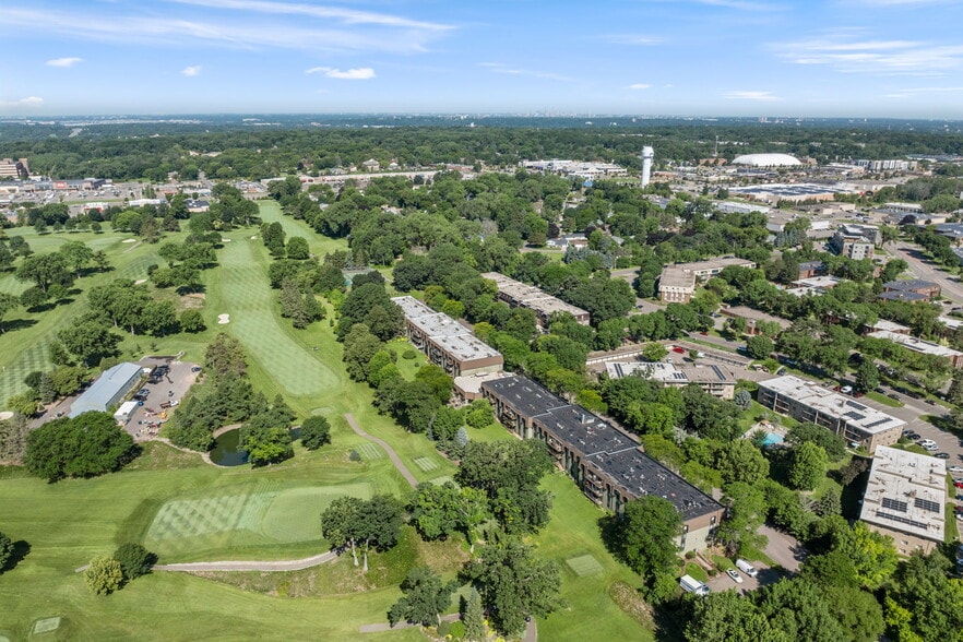 Building Photo - Country Club Manor Apartments